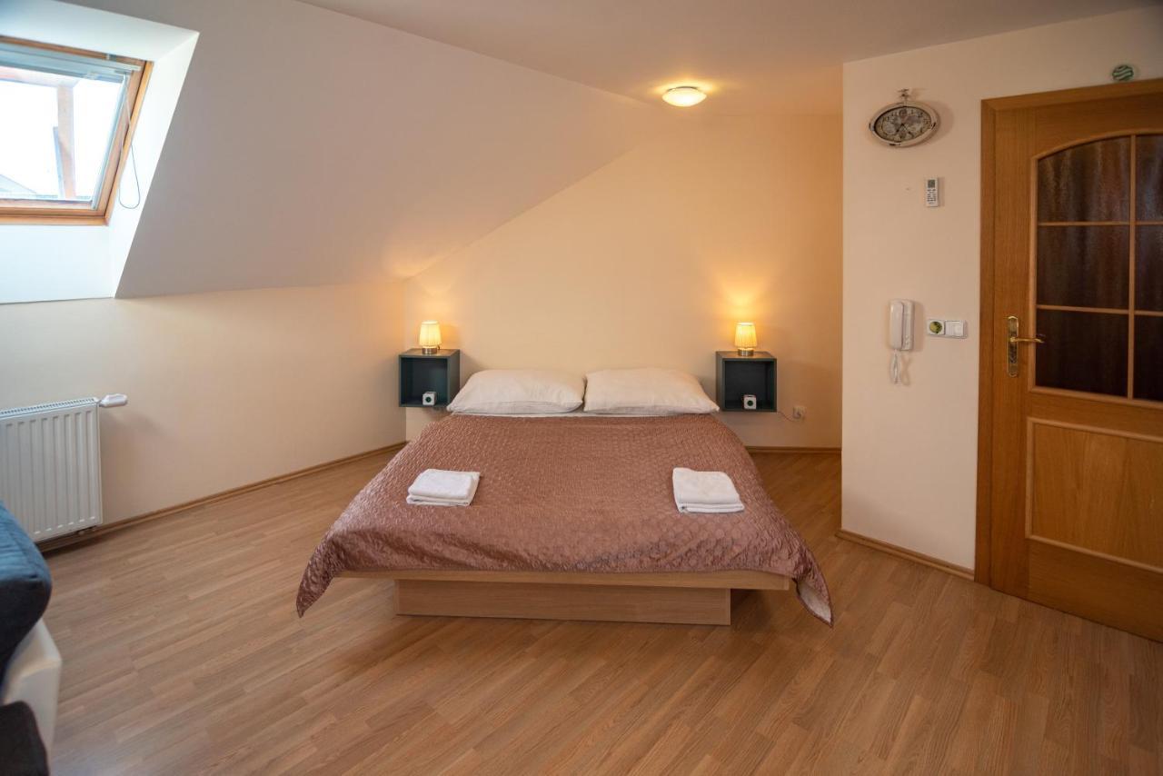 Apartman A Ubytovani U Machu Mikulov Exterior photo